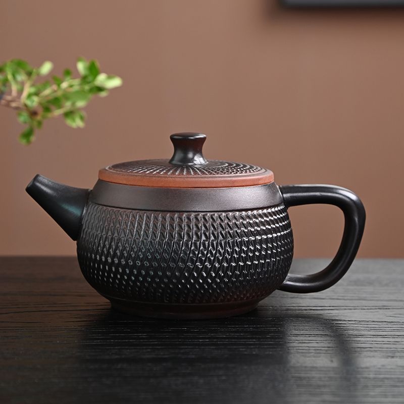 經典傳承・匠心打造｜【大師純手工紫陶鳳鳴壺】復古跳刀紋漢瓦壺（一壺兩杯）・黃金大容量300cc + 球孔過濾，鳴音設計顯格調